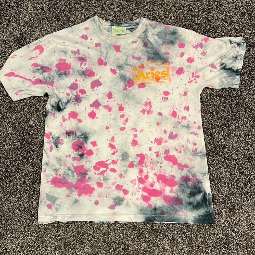 Aries t-shirt in size small